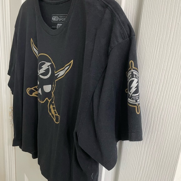 Exclusive Lightning Gasparilla Women’s Crop Top 2022 Tampa Bay Pirate Shirt - Picture 5 of 12